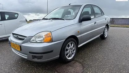 Occasion Kia Rio 82 PK (60 kW) 2003 Grijs Sedan