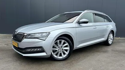 Occasion 2021 Skoda Superb Stationwagen | € 18.950 (Super prijs)