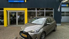 Grijs Gebruikt 2017 Toyota Yaris Hybrid Hatchback | € 15.995 (Eerlijke prijs)