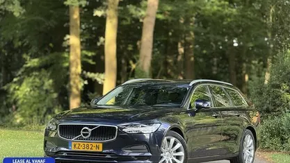 Blauw, metallic lak Gebruikt 2017 Volvo V90 Momentum Stationwagen | € 27.500 (Goede deal)