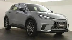 Grijs, metallic lak Gebruikt 2024 Lexus LBX SUV | € 37.899 (Eerlijke prijs)