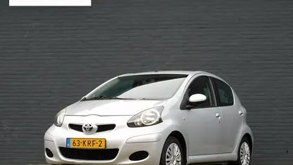 Grijs Gebruikt 2010 Toyota Aygo Comfort Hatchback | € 3.240 (Eerlijke prijs)