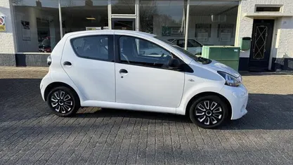 Gebruikt 2014 Toyota Aygo Hatchback | € 5.950 (Eerlijke prijs)