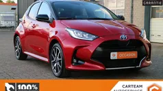 Rood Gebruikt 2022 Toyota Yaris Hybrid Executive Hatchback | € 23.045 (Eerlijke prijs)