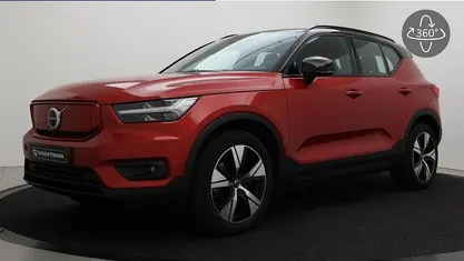 Rood (metallic) Occasion 2020 Volvo XC40 SUV | € 29.495 (Eerlijke prijs)