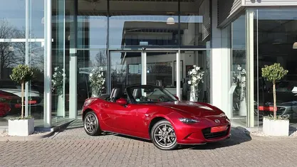 Occasion Mazda MX5 Luxury 132 PK (97 kW) 2023 Soul red crystal (donker rood metallic) Cabriolet
