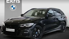 Zwart Gebruikt 2022 BMW 330e M Sport Stationwagen | € 39.950 (Eerlijke prijs)