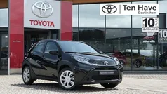 Gebruikt 2024 Toyota Aygo Play Hatchback | € 16.900 (Eerlijke prijs)
