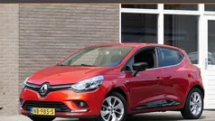 Rood, metallic lak Gebruikt 2017 Renault Clio IV LIMITED Hatchback | € 9.850 (Eerlijke prijs)