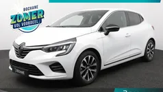 Wit Gebruikt 2022 Renault Clio V Techno Hatchback | € 21.695 (Eerlijke prijs)