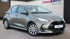 Bruin Gebruikt 2022 Toyota Yaris Hybrid Hatchback | € 21.950 (Eerlijke prijs)