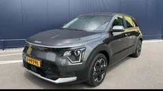 Grijs, metallic lak Gebruikt 2024 Kia e-Niro Light SUV | € 28.745 (Super prijs)