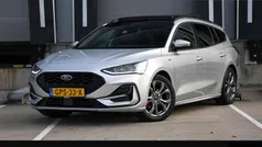 Grijs Gebruikt 2024 Ford Focus ST-Line X Stationwagen | € 26.995 (Eerlijke prijs)