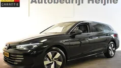 Zwart, metallic lak Gebruikt 2024 VW Passat Business Stationwagen | € 37.445 (Eerlijke prijs)