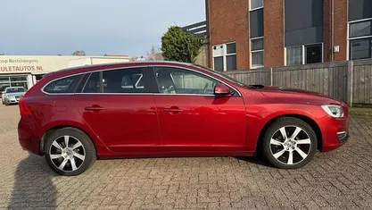 Occasion Volvo V60 Summum 215 PK (158 kW) 2013 Rood (metallic) Stationwagen