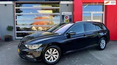 Zwart Gebruikt 2020 VW Passat Comfortline Stationwagen | € 18.950 (Goede deal)