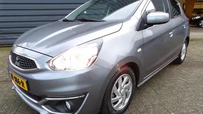 Grijs Occasion 2016 Mitsubishi Space Star Intense Hatchback | € 5.450 (Eerlijke prijs)