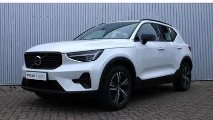 Wit Gebruikt 2024 Volvo XC40 Plus SUV | € 41.950 (Eerlijke prijs)