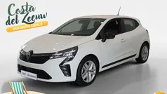 Licht wit Gebruikt 2024 Renault Clio V Evolution Hatchback | € 19.935 (Eerlijke prijs)