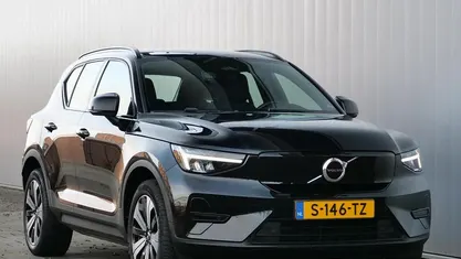 Zwart Occasion 2023 Volvo XC40 Core SUV | € 33.795 (Super prijs)
