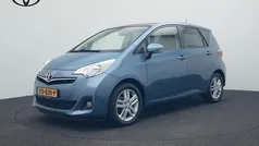 Blauw metallic Gebruikt 2014 Toyota Verso-S Limited MPV | € 8.980 (Eerlijke prijs)