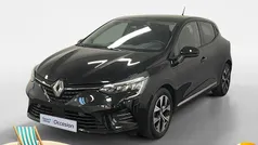 Zwart Gebruikt 2022 Renault Clio V Evolution Hatchback | € 15.935 (Eerlijke prijs)