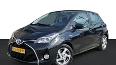 Zwart Gebruikt 2015 Toyota Yaris Hatchback | € 13.950 (Eerlijke prijs)
