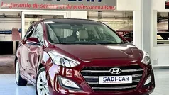 Rood Gebruikt 2017 Hyundai i30 Sedan | € 13.990 (Eerlijke prijs)