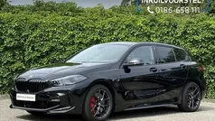 Zwart Gebruikt 2024 BMW 118 Shadowline Hatchback | € 34.895 (Eerlijke prijs)