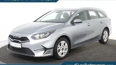 Grijs, metallic lak Gebruikt 2023 Kia Ceed Sportswagon Stationwagen | € 20.850 (Eerlijke prijs)