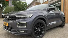 Grijs, metallic lak Gebruikt 2021 VW T-Roc Cabriolet R-line Cabriolet | € 27.500 (Eerlijke prijs)