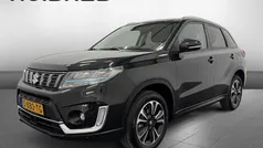 Zwart Gebruikt 2023 Suzuki Vitara Style SUV | € 28.450 (Eerlijke prijs)