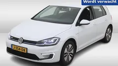 Wit, metallic lak Gebruikt 2020 VW e-Golf Hatchback | € 13.950 (Eerlijke prijs)
