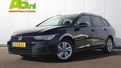 Deep black Gebruikt 2023 VW Golf VIII Life Stationwagen | € 23.999 (Eerlijke prijs)