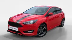 Rood Gebruikt 2017 Ford Focus ST-Line Hatchback | € 11.940 (Eerlijke prijs)