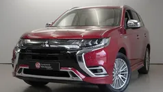 Rood parelmoer Gebruikt 2021 Mitsubishi Outlander P-HEV Intense+ SUV | € 23.750 (Eerlijke prijs)