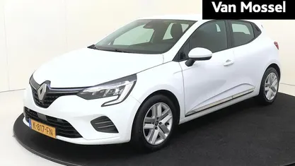 Wit Gebruikt 2020 Renault Clio V Zen Hatchback | € 13.435 (Eerlijke prijs)