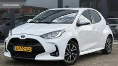 Wit Gebruikt 2021 Toyota Yaris Hybrid Business Edition Hatchback | € 15.450 (Eerlijke prijs)