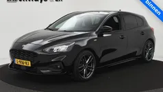 Zwart Gebruikt 2019 Ford Focus ST-Line Hatchback | € 15.945 (Eerlijke prijs)