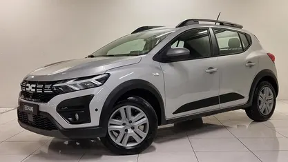 Gebruikt 2023 Dacia Sandero Expression Hatchback | € 19.240 (Eerlijke prijs)