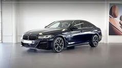Zwart Gebruikt 2023 BMW 545e Comfort Edition Sedan | € 61.900 (Eerlijke prijs)