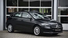 Zwart, metallic lak Gebruikt 2019 Mercedes B200 MPV | € 26.450 (Eerlijke prijs)