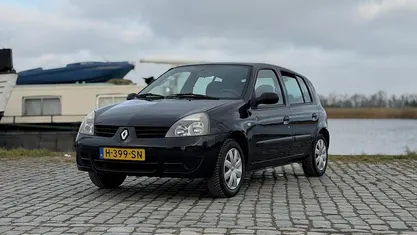 Zwart Gebruikt 2007 Renault Clio II Campus Hatchback | € 2.450 (Eerlijke prijs)