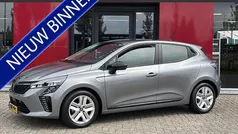 Grijs Gebruikt 2025 Renault Clio V Evolution Hatchback | € 22.445 (Eerlijke prijs)