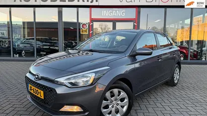 Grijs Occasion 2016 Hyundai i20 Hatchback | € 9.900 (Eerlijke prijs)