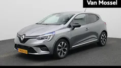 Gebruikt 2023 Renault Clio V Evolution Hatchback | € 18.935 (Eerlijke prijs)