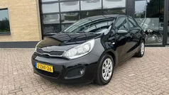 Zwart Gebruikt 2015 Kia Rio Hatchback | € 4.450 (Eerlijke prijs)
