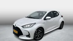 Wit Gebruikt 2021 Toyota Yaris Hybrid Hatchback | € 19.999 (Eerlijke prijs)