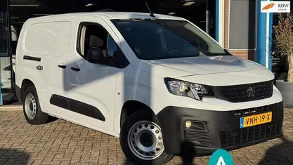 Wit (metallic) Occasion 2021 Peugeot Partner Premium MPV | € 13.950 (Eerlijke prijs)