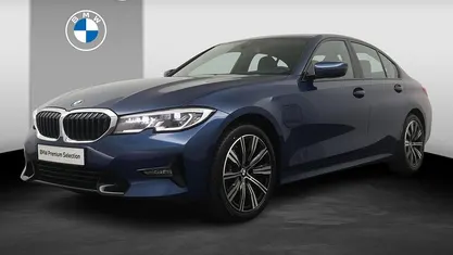 Blauw Occasion 2022 BMW 320e Basis Sedan | € 31.900 (Eerlijke prijs)